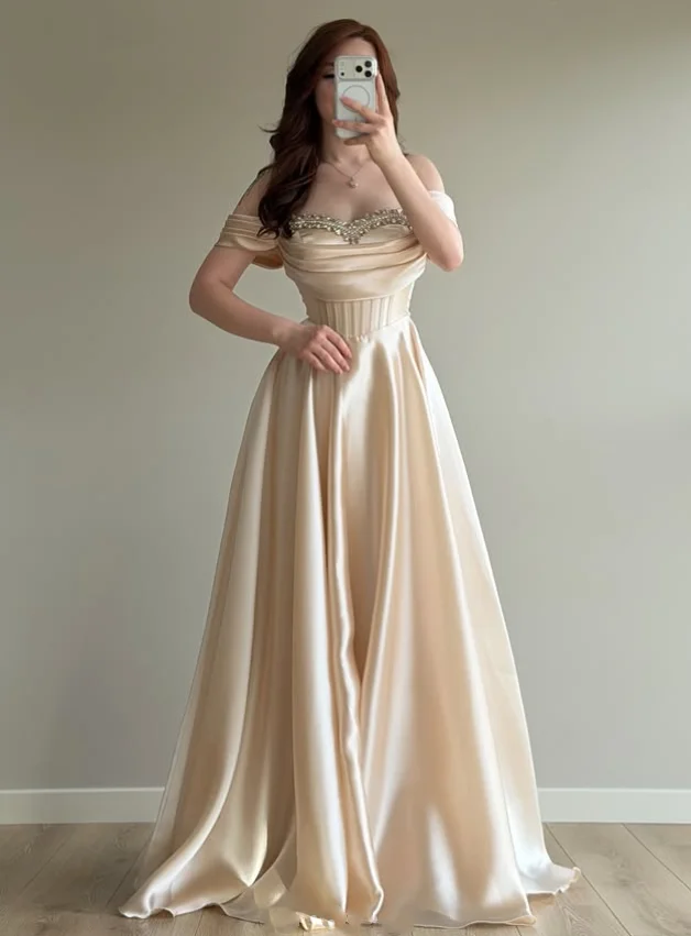 Champagne Evening Gown Off-the-shoulder Crystal beaded Waist-cinched A-line Pleated Elegant Bridesmaid Dress Customized
Champagne Evening Gown Off-the-shoulder Crystal beaded Waist-cinched A-line Pleated Elegant Bridesmaid Dress Customized