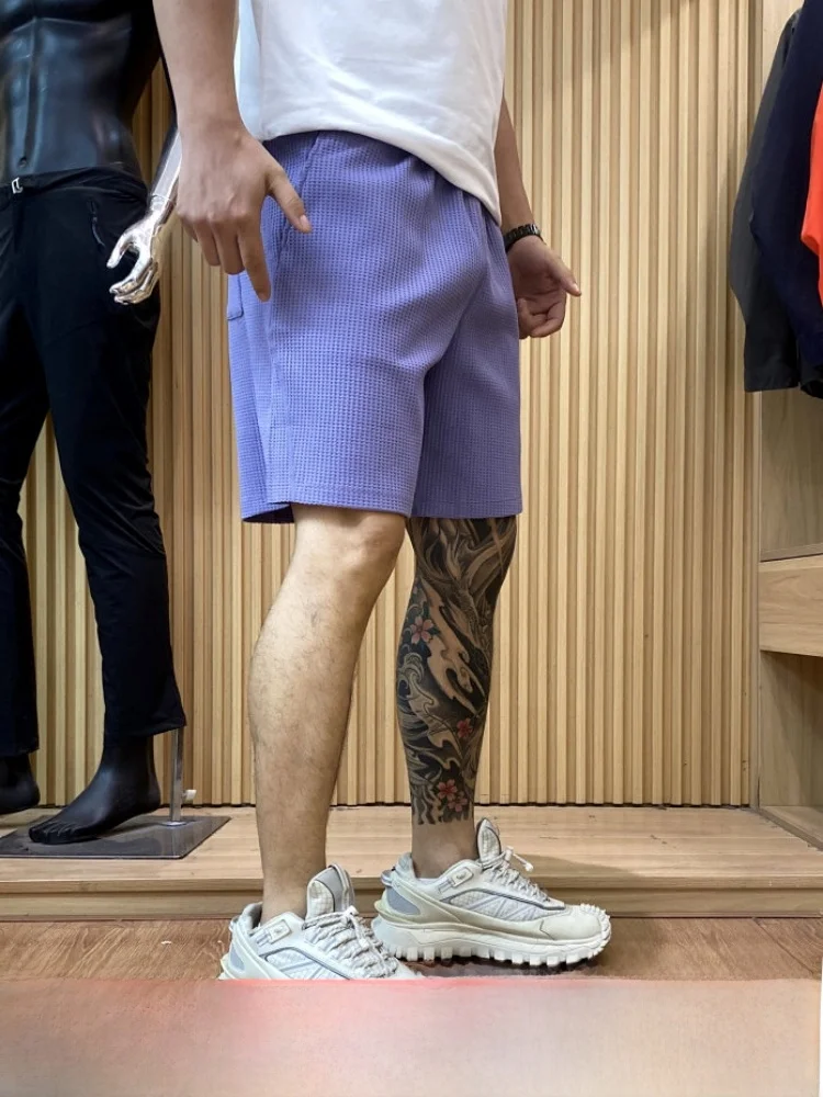 Comfortable Breathable Elastic Waist Straight Leg Short Pants 3D Tailoring Cool Sensation Waffle Pattern Summer Men's Shorts
Comfortable Breathable Elastic Waist Straight Leg Short Pants 3D Tailoring Cool Sensation Waffle Pattern Summer Men's Shorts