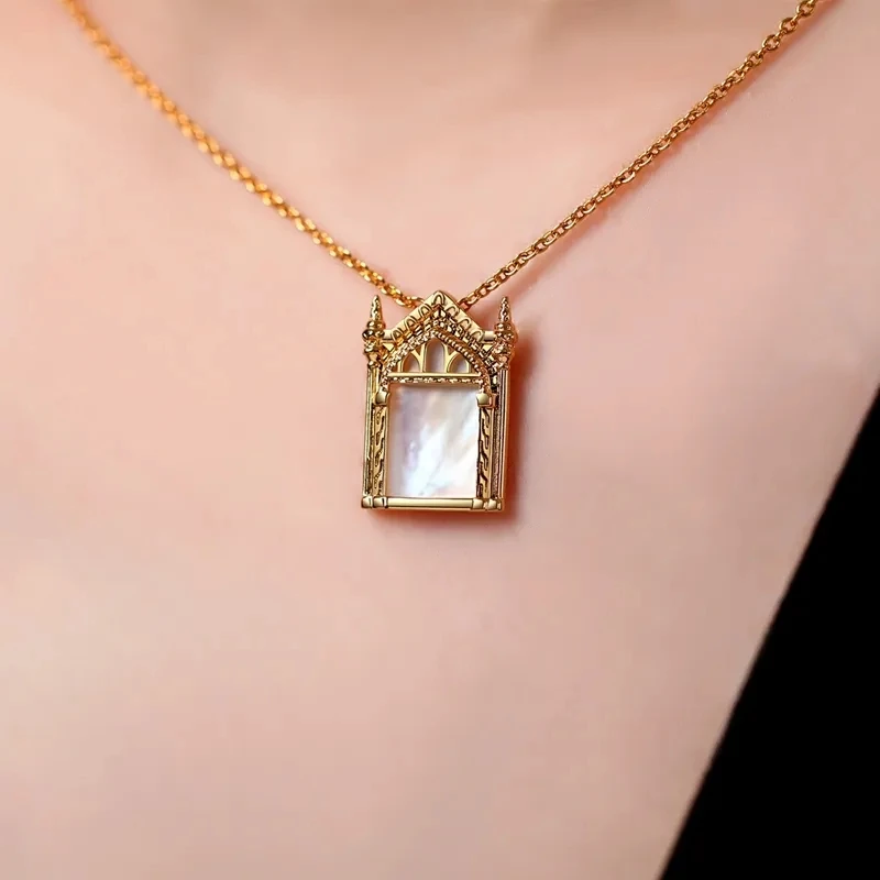 French Style Imitation Colorful Fritillaria The Mirror Necklace Women High End Banquet Jewelry Eye-catching Necklace Accessories
French Style Imitation Colorful Fritillaria The Mirror Necklace Women High End Banquet Jewelry Eye-catching Necklace Accessories
