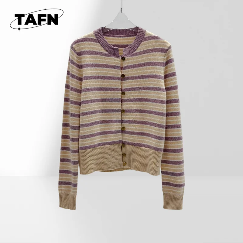 Retro-Inspired Cashmere Cardigan – Classic Design with Modern Comfort for 2025 Elegant Design for Casual Comfort in AH1624
Retro-Inspired Cashmere Cardigan – Classic Design with Modern Comfort for 2025 Elegant Design for Casual Comfort in AH1624