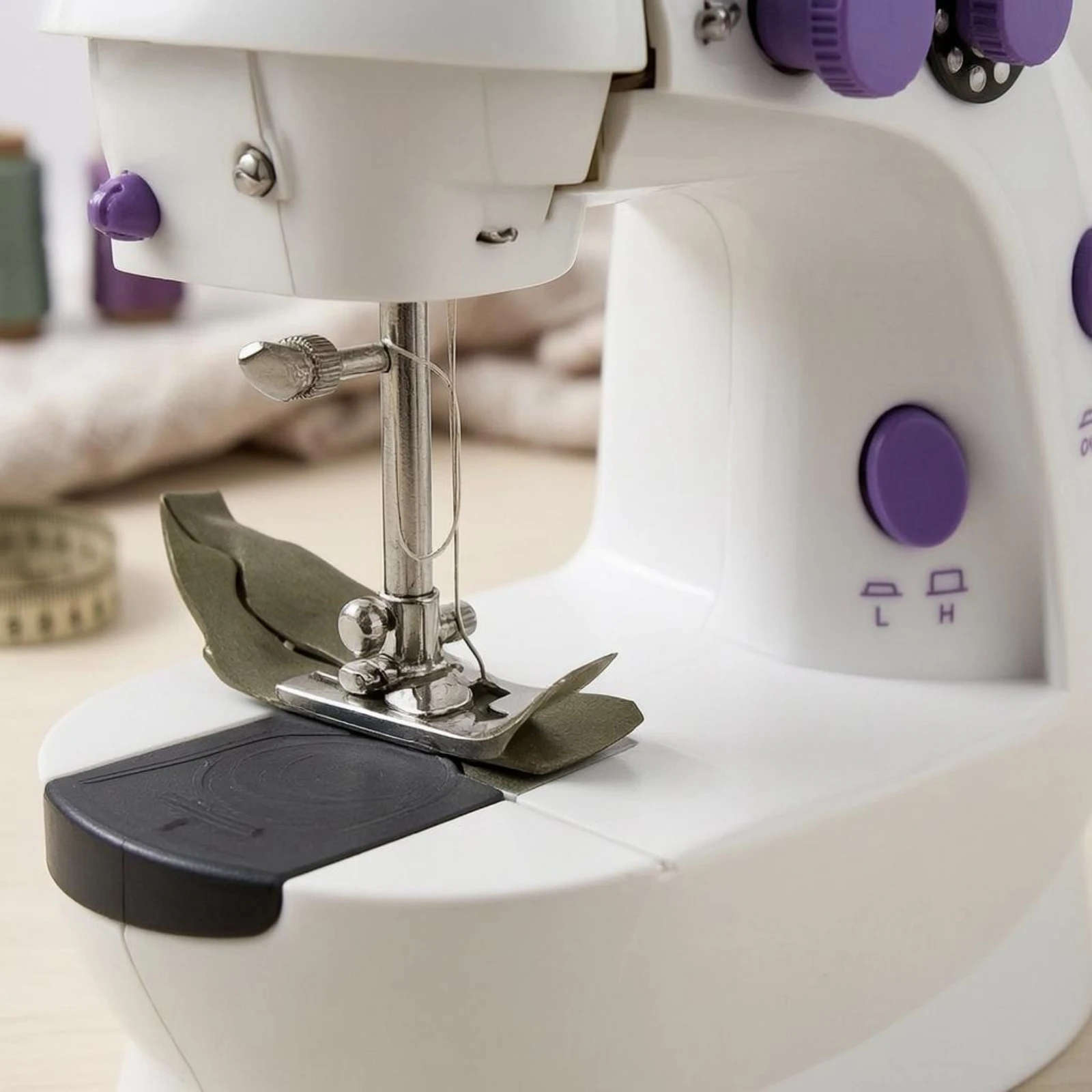 Electric Sewing Machine Built-in Light Tabletop Sewing Machine Stitching Tool Speed Control Household Appliance Foot Pedal
Electric Sewing Machine Built-in Light Tabletop Sewing Machine Stitching Tool Speed Control Household Appliance Foot Pedal