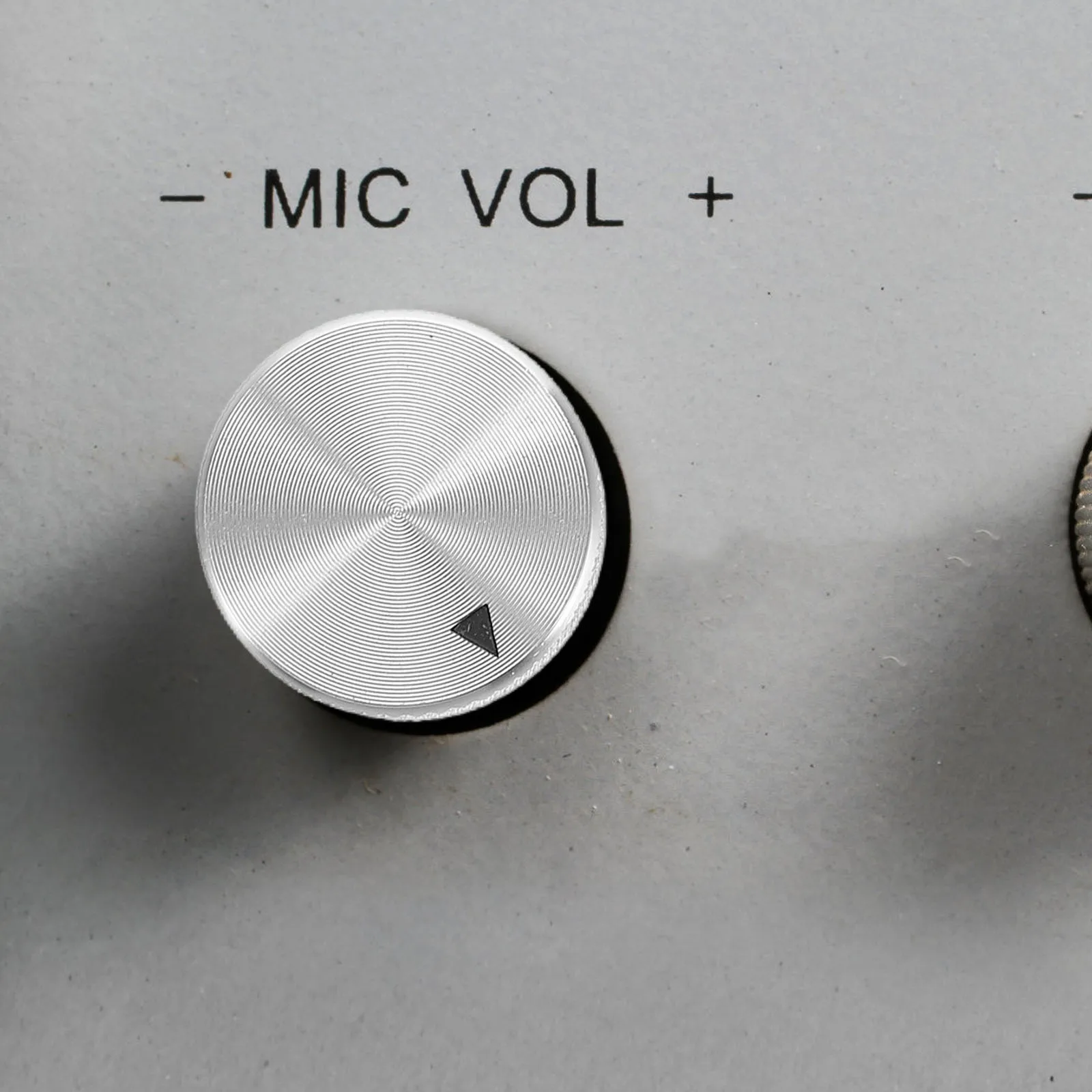 1Set Solid Aluminum Alloy Potentiometer Knob for Amplifiers Guitar Volume Replacement Precise Fit Elegant Design
1Set Solid Aluminum Alloy Potentiometer Knob for Amplifiers Guitar Volume Replacement Precise Fit Elegant Design