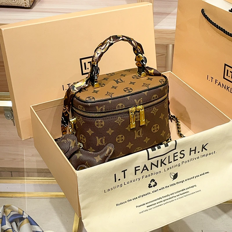 Leather presbyopia box bag bucket bag female popular popular messenger bag
Leather presbyopia box bag bucket bag female popular popular messenger bag