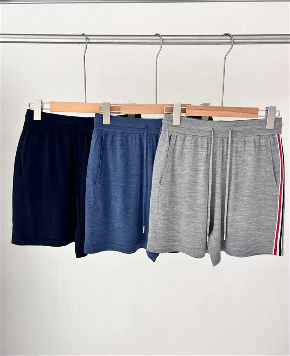 25 Spring/Summer New College Style Color Contrasting Knitted Silk Wool Lightweight Breathable Women's Elastic Waist Shorts
25 Spring/Summer New College Style Color Contrasting Knitted Silk Wool Lightweight Breathable Women's Elastic Waist Shorts