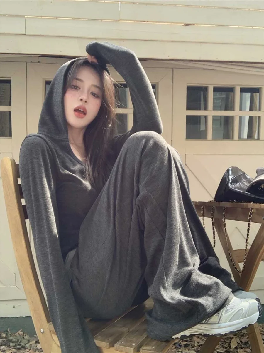 Casual Grey Hooded V-Neck Long Sleeve T-Shirt Women's Strap Vest Autumn Winter Wide Leg Pants Floor-Length Pants Three-Piece Set
Casual Grey Hooded V-Neck Long Sleeve T-Shirt Women's Strap Vest Autumn Winter Wide Leg Pants Floor-Length Pants Three-Piece Set