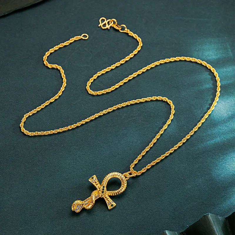 Подвеска-змея унисекс из 24-каратного золота с бриллиантами, AU999 | Потертая масштабная текстура, деревенская элегантность для традиционной моды.
Подвеска-змея унисекс из 24-каратного золота с бриллиантами, AU999 | Потертая масштабная текстура, деревенская элегантность для традиционной моды.