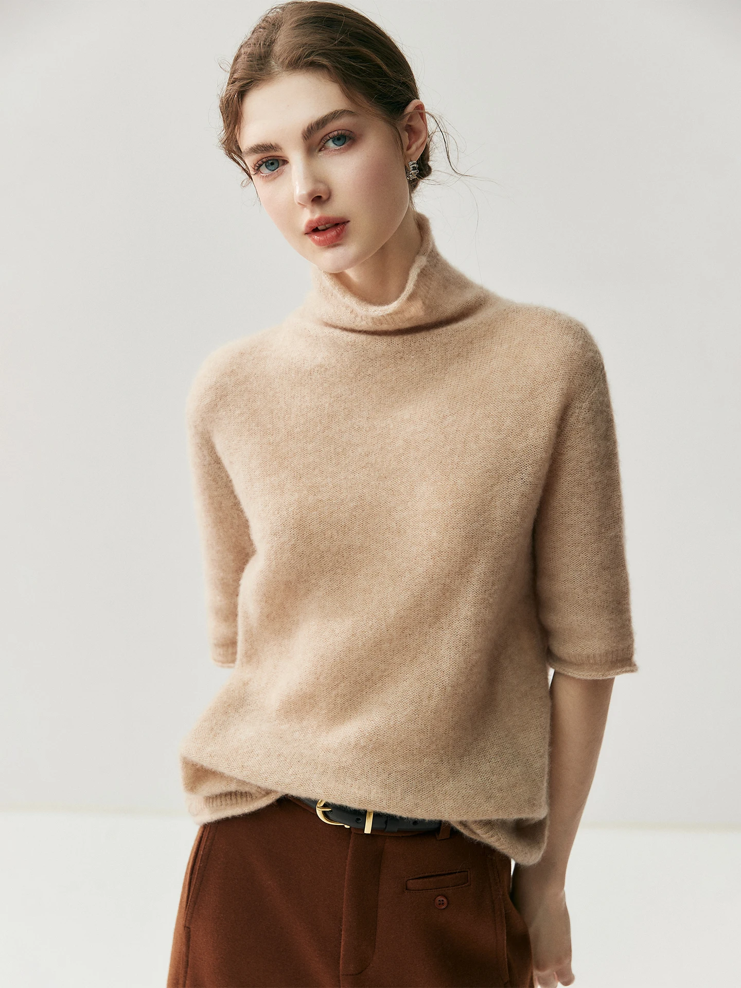 Повседневный женский вязаный свитер с высоким воротником, свободного кроя, стройнящий, универсальный, из смесовой шерсти, базовый топ, модный, с длинным рукавом
Повседневный женский вязаный свитер с высоким воротником, свободного кроя, стройнящий, универсальный, из смесовой шерсти, базовый топ, модный, с длинным рукавом