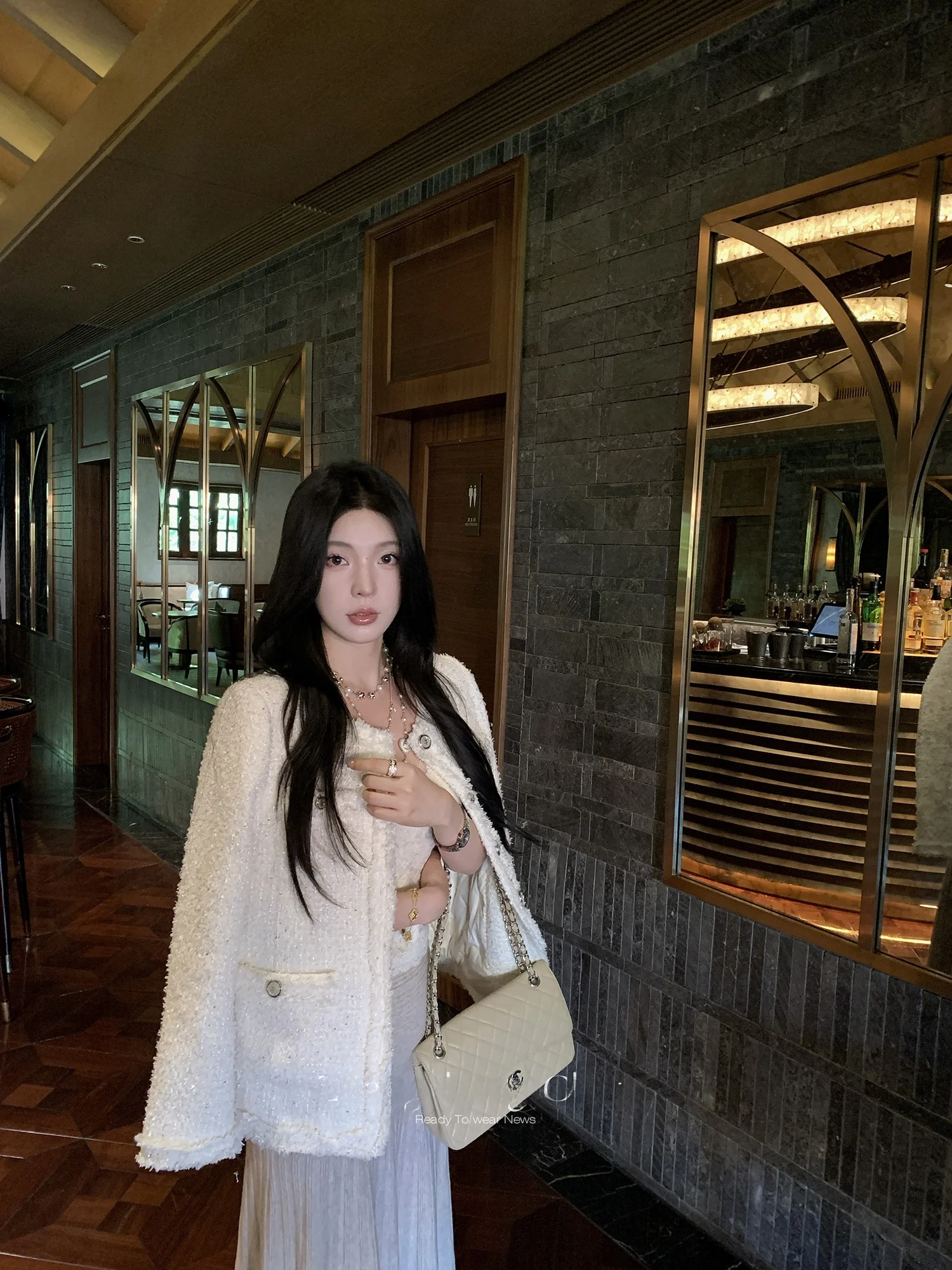 Женское пальто Alicia Heavy Industry: утепленное, из шерстяной смеси с полиэстером и акриловым наполнителем, в французском стиле
Женское пальто Alicia Heavy Industry: утепленное, из шерстяной смеси с полиэстером и акриловым наполнителем, в французском стиле