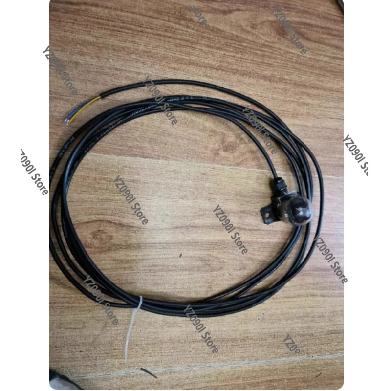 Dual Detection (Inner&Outer Ring) Sun Azimuth Sensor Sun Tracking Detection Head Solar Tracking System Parts
Dual Detection (Inner&Outer Ring) Sun Azimuth Sensor Sun Tracking Detection Head Solar Tracking System Parts