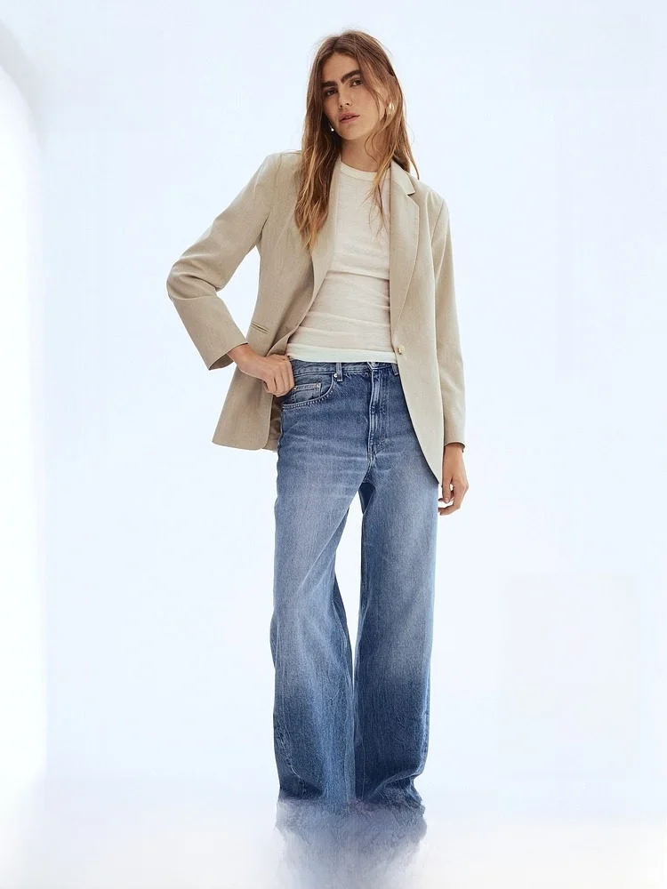 H&M Зимний женский приталенный повседневный костюм 288042, полиэстер 70%, вискоза 30%, для работы, собеседований, повседневной носки
H&M Зимний женский приталенный повседневный костюм 288042, полиэстер 70%, вискоза 30%, для работы, собеседований, повседневной носки