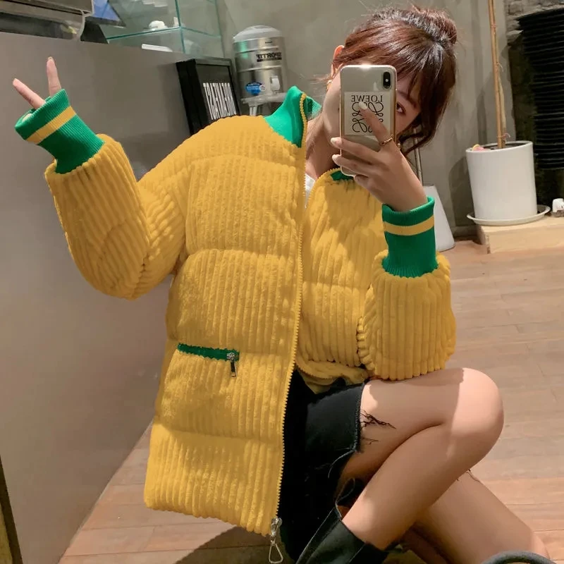 Corduroy Down Cotton Jacket Women 2022 Winter New Splice Embroidery Padded Coat Female Thick Fashion Keeping Bread Shirt Parkas
Corduroy Down Cotton Jacket Women 2022 Winter New Splice Embroidery Padded Coat Female Thick Fashion Keeping Bread Shirt Parkas