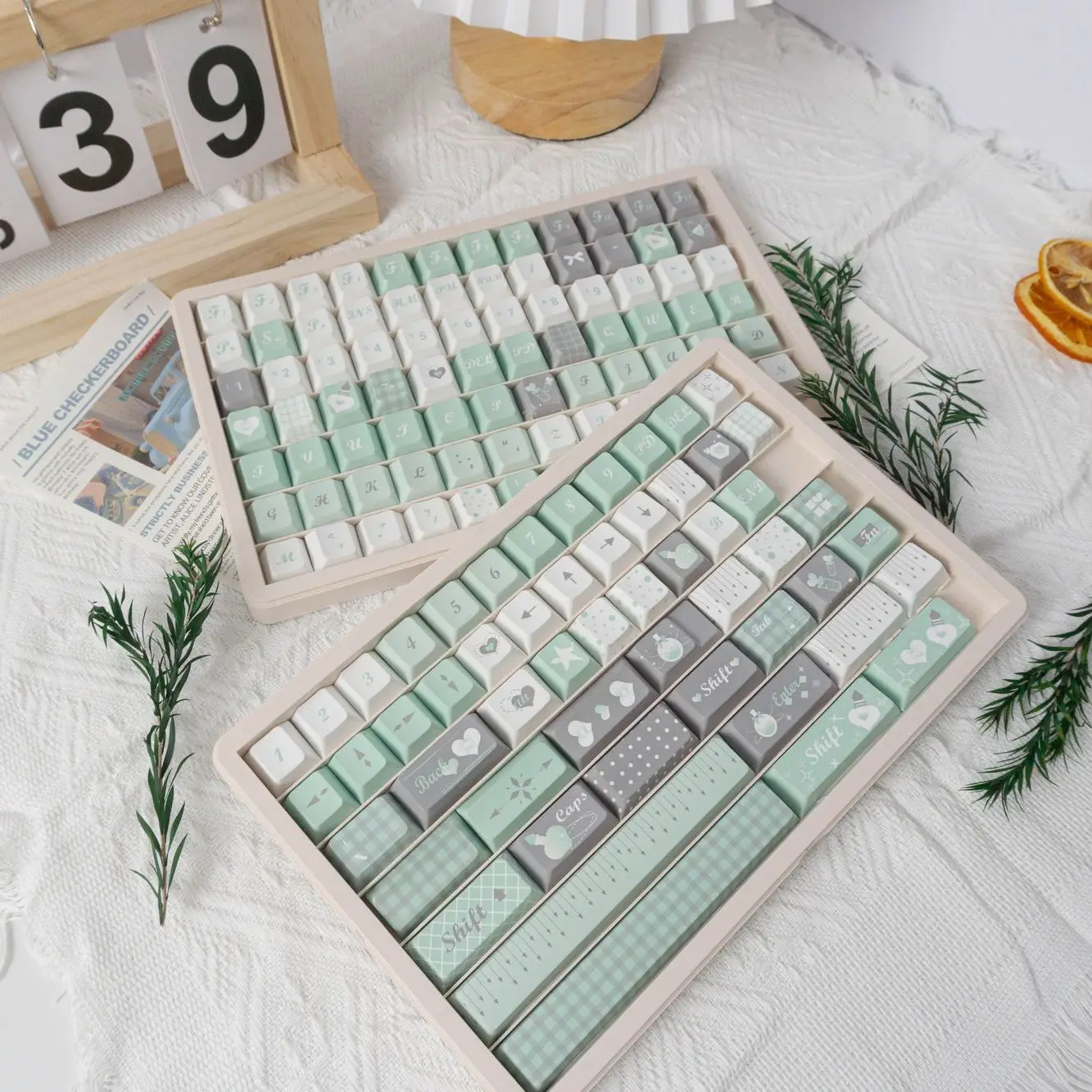 Lian cyan, original height 133 keys ins custom mechanical keyboard pbt keycaps
Lian cyan, original height 133 keys ins custom mechanical keyboard pbt keycaps