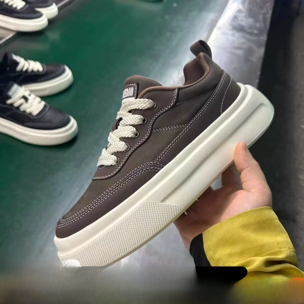 Thickened Warmth Rubber Foaming Crystal Fleece Ultra-Leather Interior Men's Casual Shoes Autumn Winter Low Top Lace-Up round Toe
Thickened Warmth Rubber Foaming Crystal Fleece Ultra-Leather Interior Men's Casual Shoes Autumn Winter Low Top Lace-Up round Toe