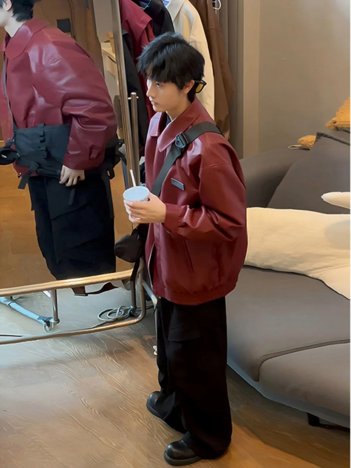 Angela Red Leather Jaet ort Collarl Boys Autumn Winter Faion American Pilot Jaet Baseball Riding Outwear Coat
Angela Red Leather Jaet ort Collarl Boys Autumn Winter Faion American Pilot Jaet Baseball Riding Outwear Coat