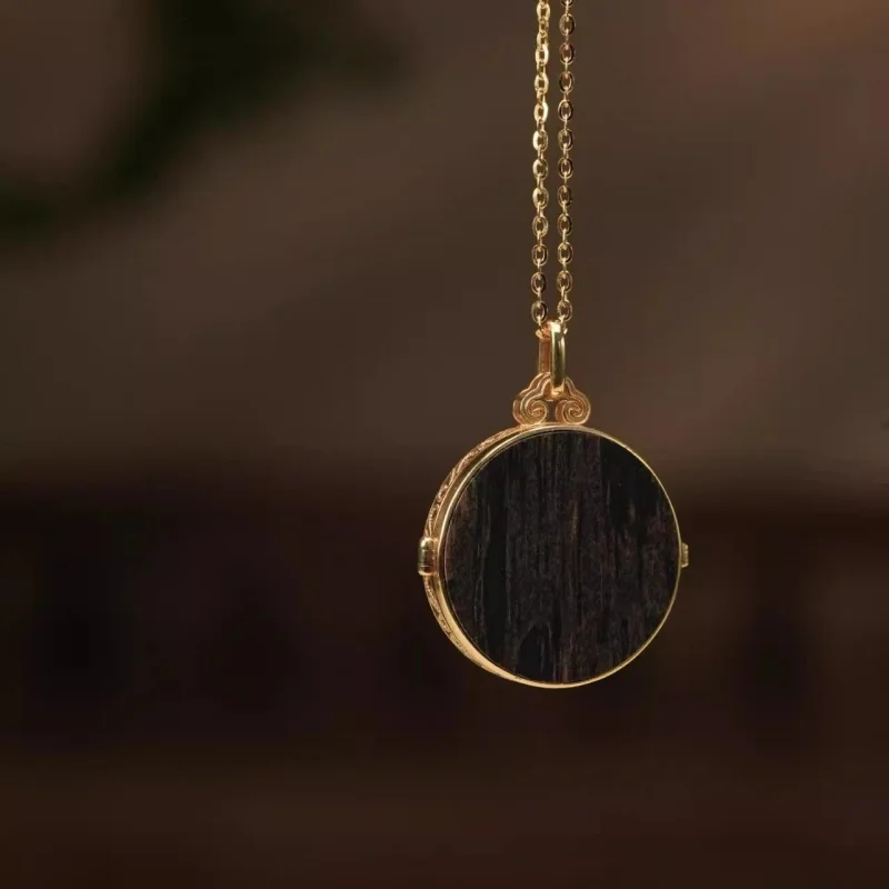 Agarwood sachet necklace for women with hollow design, vintage court style, new Chinese style, versatile, high aesthetic value,
Agarwood sachet necklace for women with hollow design, vintage court style, new Chinese style, versatile, high aesthetic value,