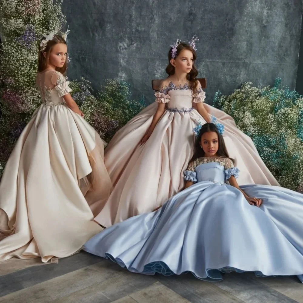 Customized Flower Girl Dress Lace Appliques Satin Elegant A-Line Short Sleeves Dress First Communion Banquet Birthday Party Gown
Customized Flower Girl Dress Lace Appliques Satin Elegant A-Line Short Sleeves Dress First Communion Banquet Birthday Party Gown