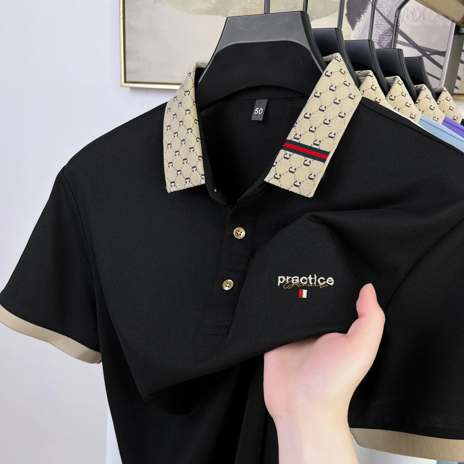 Brand letter embroidered men's polo shirt short sleeve summer new fashion color blocked lightweight comfort breathable T-shirt 
Brand letter embroidered men's polo shirt short sleeve summer new fashion color blocked lightweight comfort breathable T-shirt