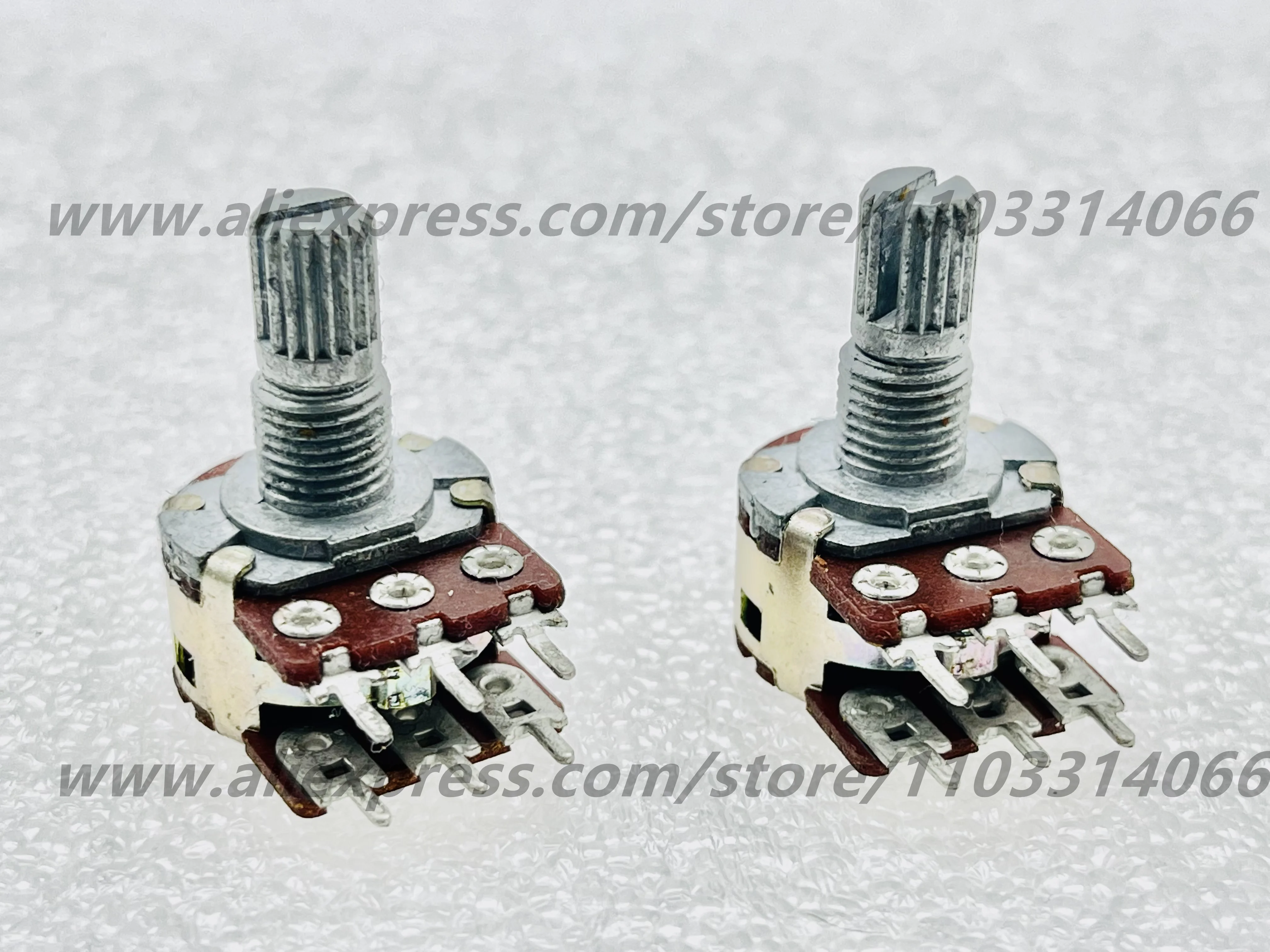 10pcs Alpha RK16 dual potentiometer C10k with 20 step amplifier volume adjustment flower axis length 15mm
10pcs Alpha RK16 dual potentiometer C10k with 20 step amplifier volume adjustment flower axis length 15mm