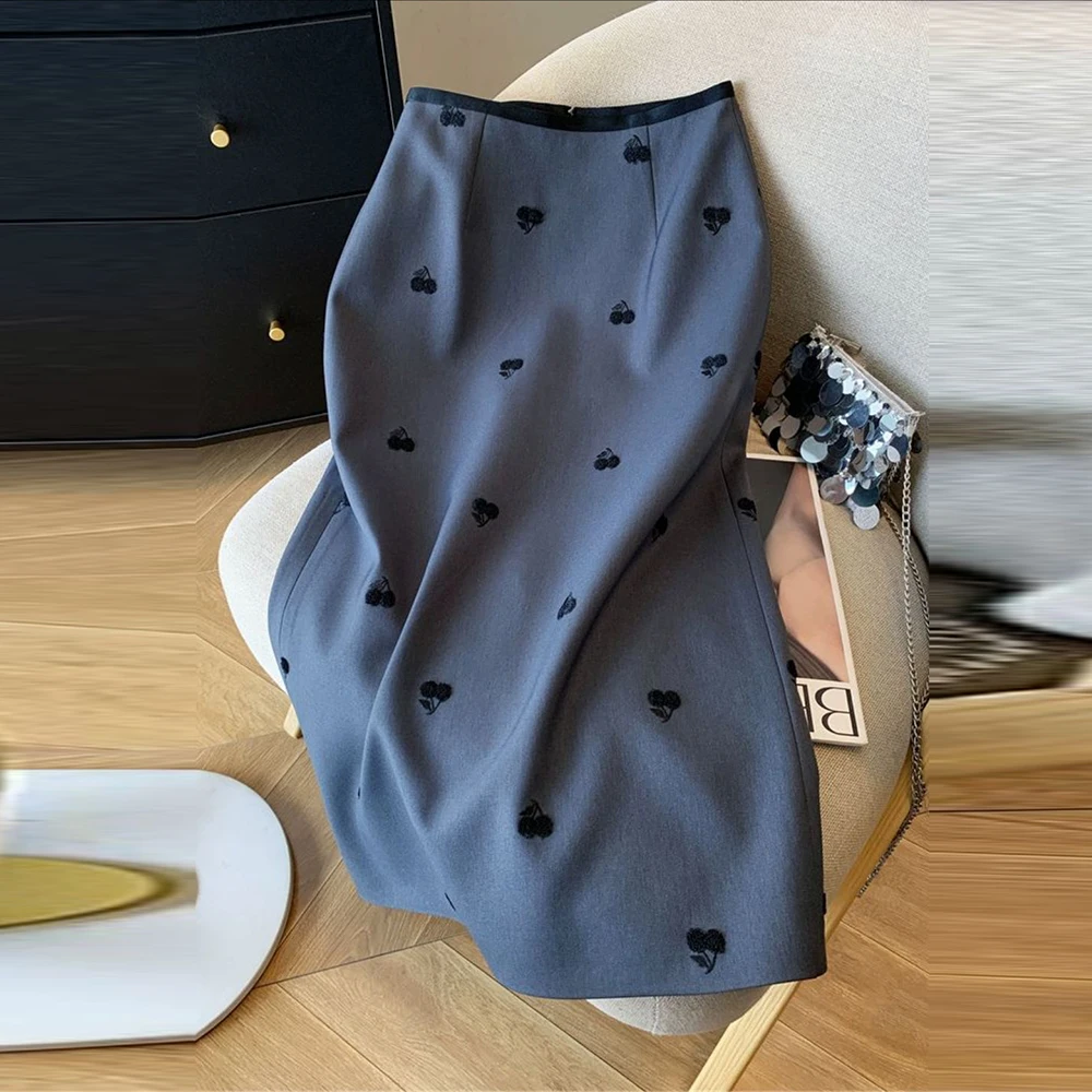 Xiaoxiangfeng gray high-waisted and thin embroidered skirt women's 2025 spring fashion new casual versatile dress 
Xiaoxiangfeng gray high-waisted and thin embroidered skirt women's 2025 spring fashion new casual versatile dress