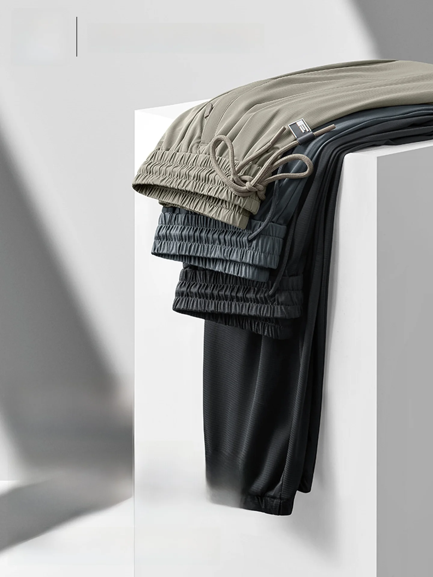 Мужские спортивные брюки из ледяного шелка: быстросохнущие, легкие, повседневные, прямого кроя, дышащие, комфортные, летние, длинные
Мужские спортивные брюки из ледяного шелка: быстросохнущие, легкие, повседневные, прямого кроя, дышащие, комфортные, летние, длинные