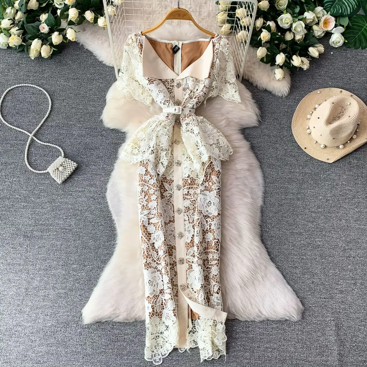 Summer Beaded Diamonds Embroidery Hollow out Lace Prom Dress Women's Short Sleeve Single-Breasted Ruffle Evening Party Midi Robe
Summer Beaded Diamonds Embroidery Hollow out Lace Prom Dress Women's Short Sleeve Single-Breasted Ruffle Evening Party Midi Robe