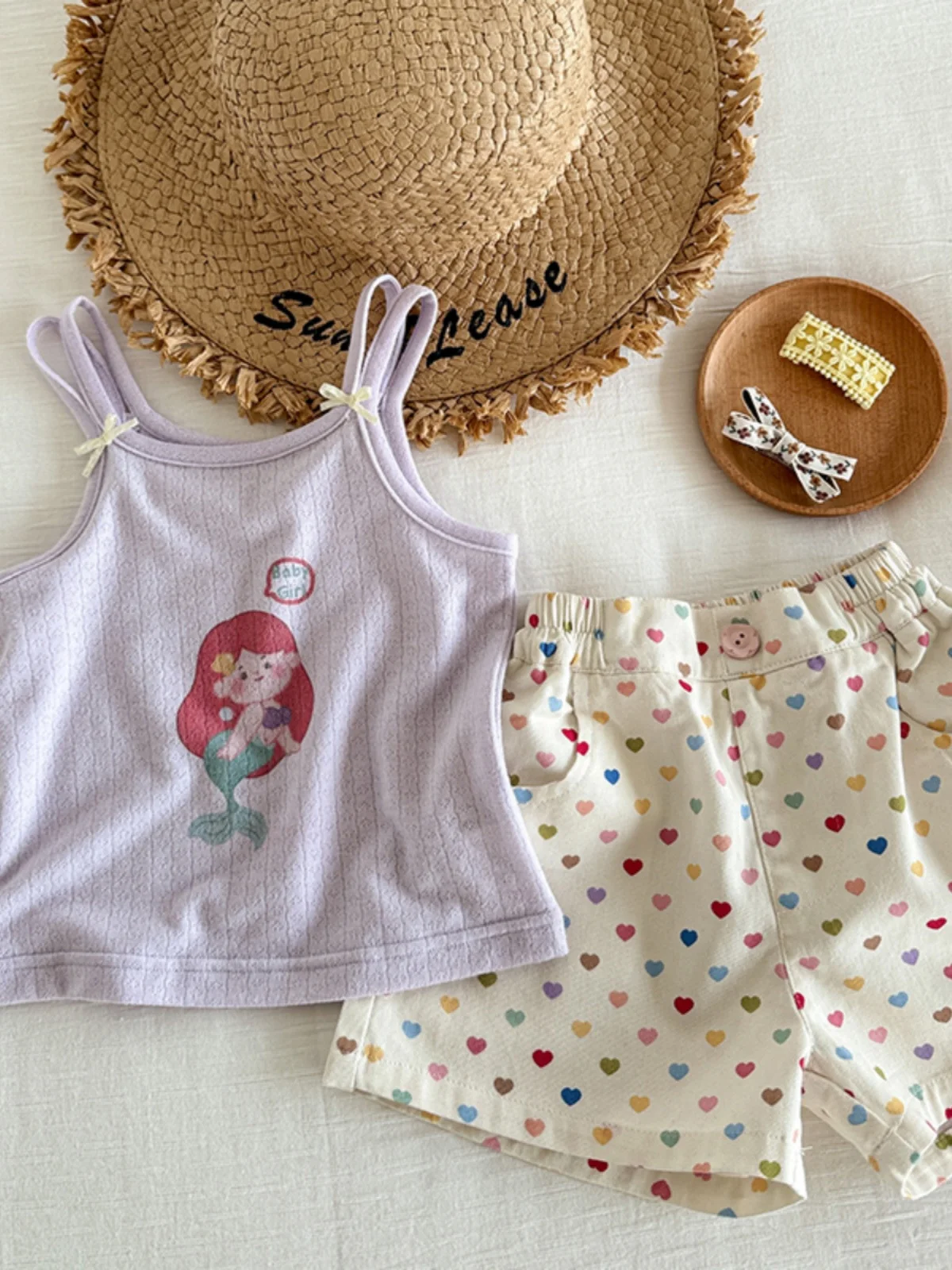 Korean Style Girls Summer Outfit Tank Top Strap Short Pants Two Piece Set Versatile Casual Wear for Little Kids
Korean Style Girls Summer Outfit Tank Top Strap Short Pants Two Piece Set Versatile Casual Wear for Little Kids