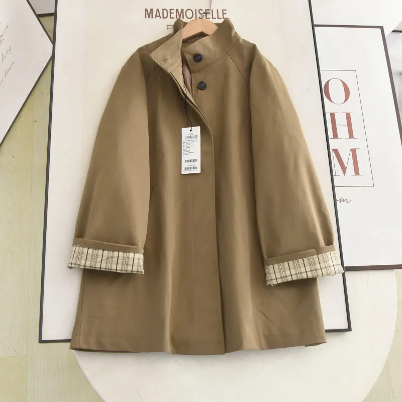 Пальто свободного кроя в клетку с цветовыми блоками, средней длины, осеннее, в ретро-британском стиле, для повседневной носки, с длинными рукавами, воротником-стойкой, на одной пуговице, ветрозащитное.
Пальто свободного кроя в клетку с цветовыми блоками, средней длины, осеннее, в ретро-британском стиле, для повседневной носки, с длинными рукавами, воротником-стойкой, на одной пуговице, ветрозащитное.