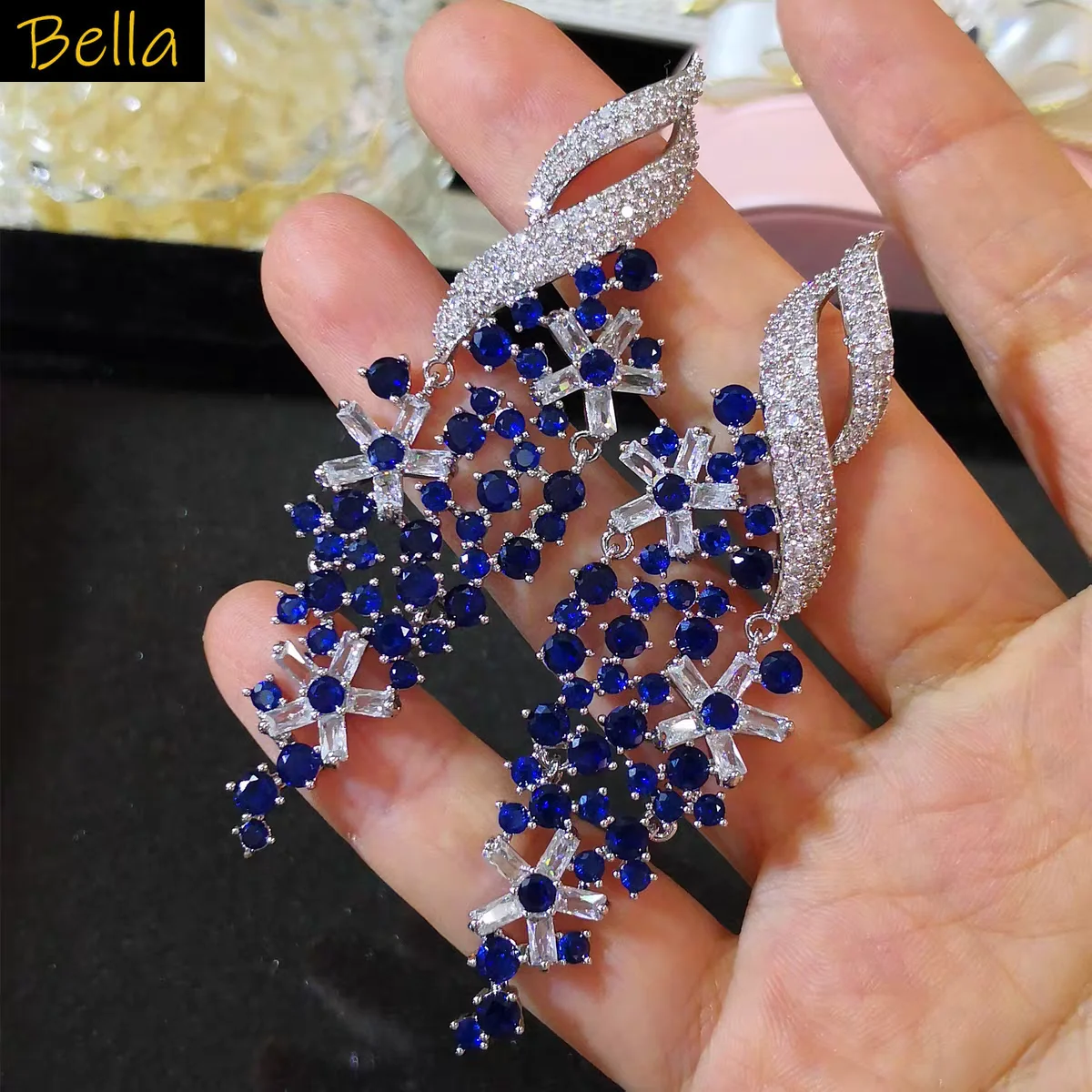 luxury earrings green blue white zircon shiny jewelry wedding bride earrings long pendant plant leaf jewelry party women gift
luxury earrings green blue white zircon shiny jewelry wedding bride earrings long pendant plant leaf jewelry party women gift