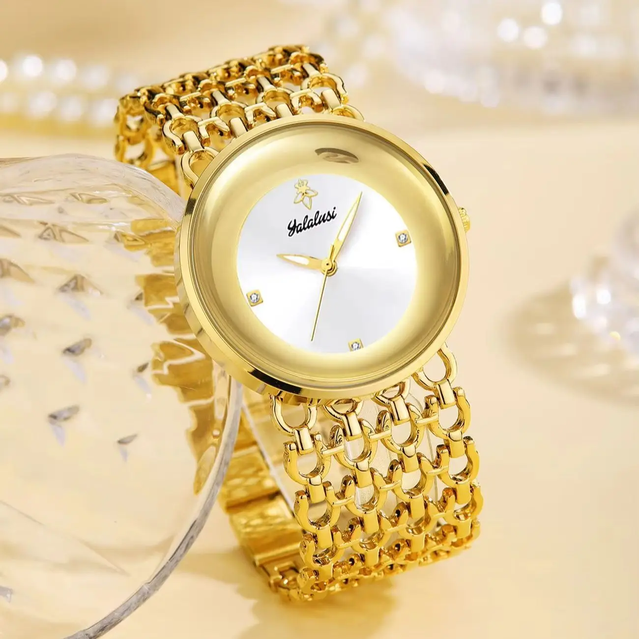Luxury Gold Quartz Watch for Women Vintage Hollow-out Strap Simple Dial Fashion Ladies Bracelet Timepiece Gift
Luxury Gold Quartz Watch for Women Vintage Hollow-out Strap Simple Dial Fashion Ladies Bracelet Timepiece Gift