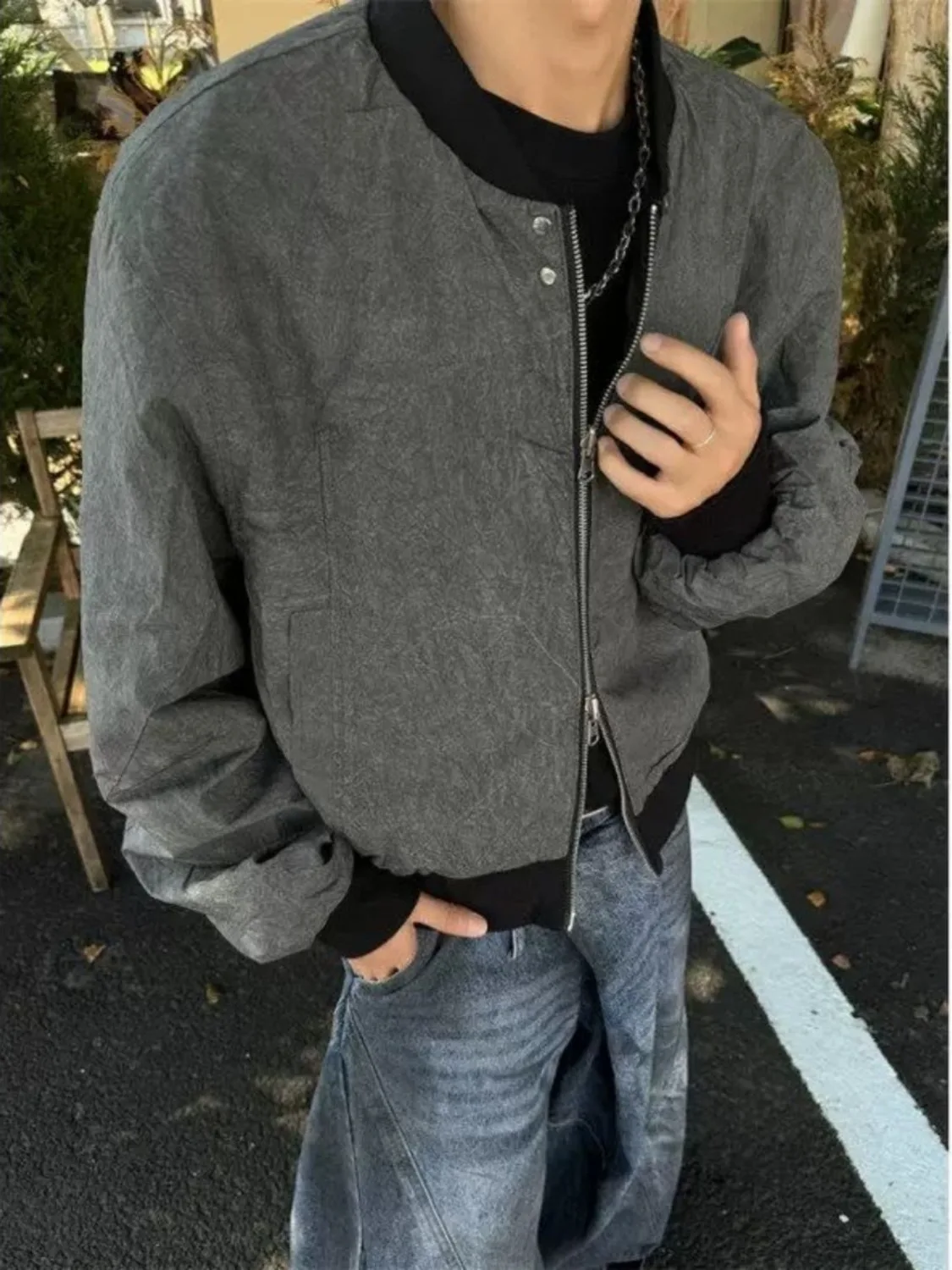 Мужская повседневная куртка-бомбер в американском ретро-стиле, свободного кроя, осенняя, модная, универсальная, из полиэстера, трендовая
Мужская повседневная куртка-бомбер в американском ретро-стиле, свободного кроя, осенняя, модная, универсальная, из полиэстера, трендовая