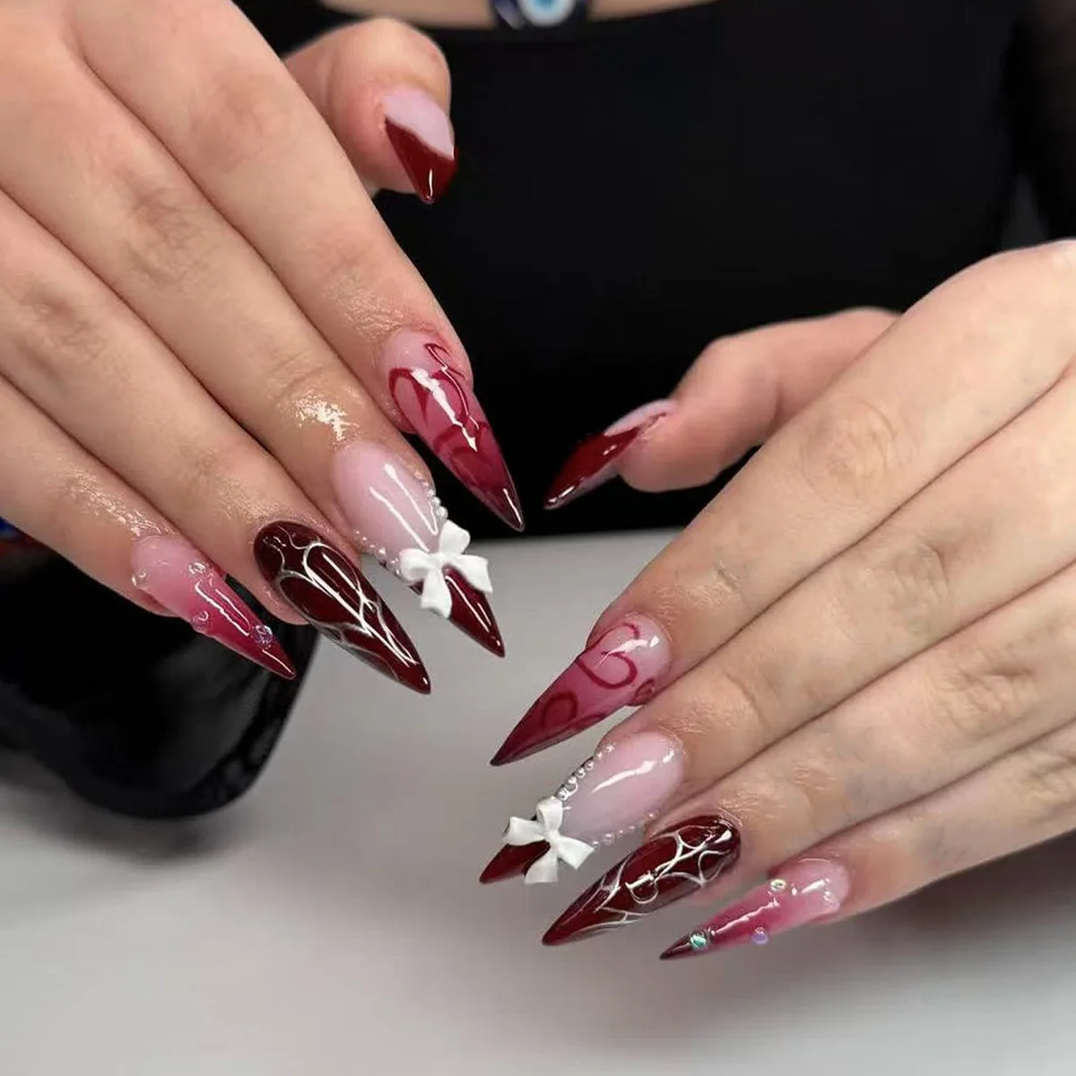 24 шт., винно-красные градиентные французские накладные ногти, длинные шпильки, съемные накладные ногти, 3D бант, жемчужное сердце, полное покрытие, кончики ногтей
24 шт., винно-красные градиентные французские накладные ногти, длинные шпильки, съемные накладные ногти, 3D бант, жемчужное сердце, полное покрытие, кончики ногтей