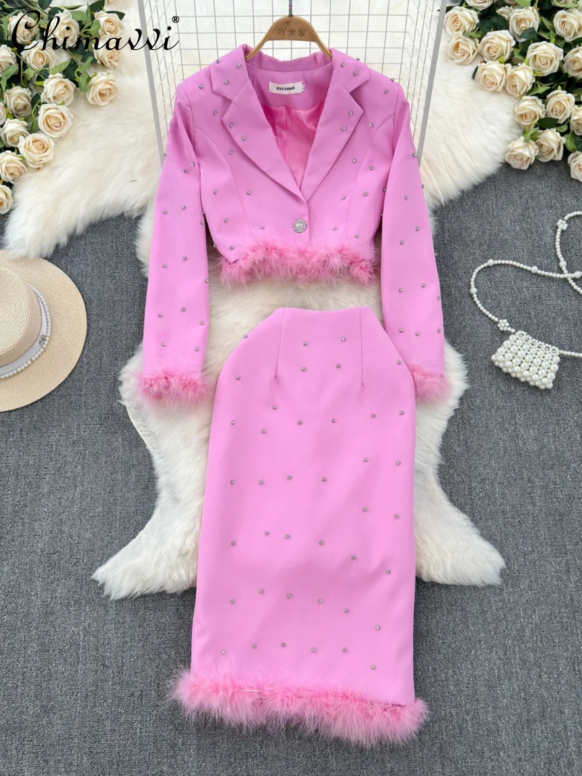 2024 Summer Feather Stitching Diamond Single Button Jacket Top High Waist Slim Fit Skinny Skirt Fashion Two-Piece Sets Women
2024 Summer Feather Stitching Diamond Single Button Jacket Top High Waist Slim Fit Skinny Skirt Fashion Two-Piece Sets Women