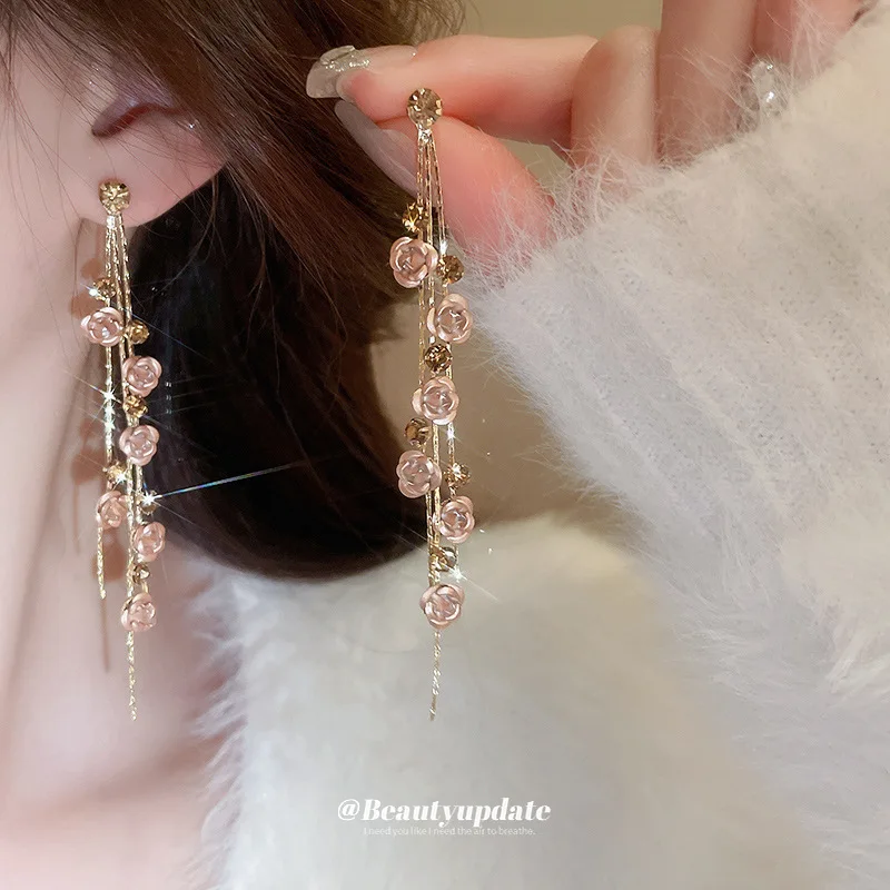 Diamond-inlaid Floral Tassel Earrings for Women Sweet Niche Design Earrings Fashionable Temperament Versatile Earrings Luxury
Diamond-inlaid Floral Tassel Earrings for Women Sweet Niche Design Earrings Fashionable Temperament Versatile Earrings Luxury