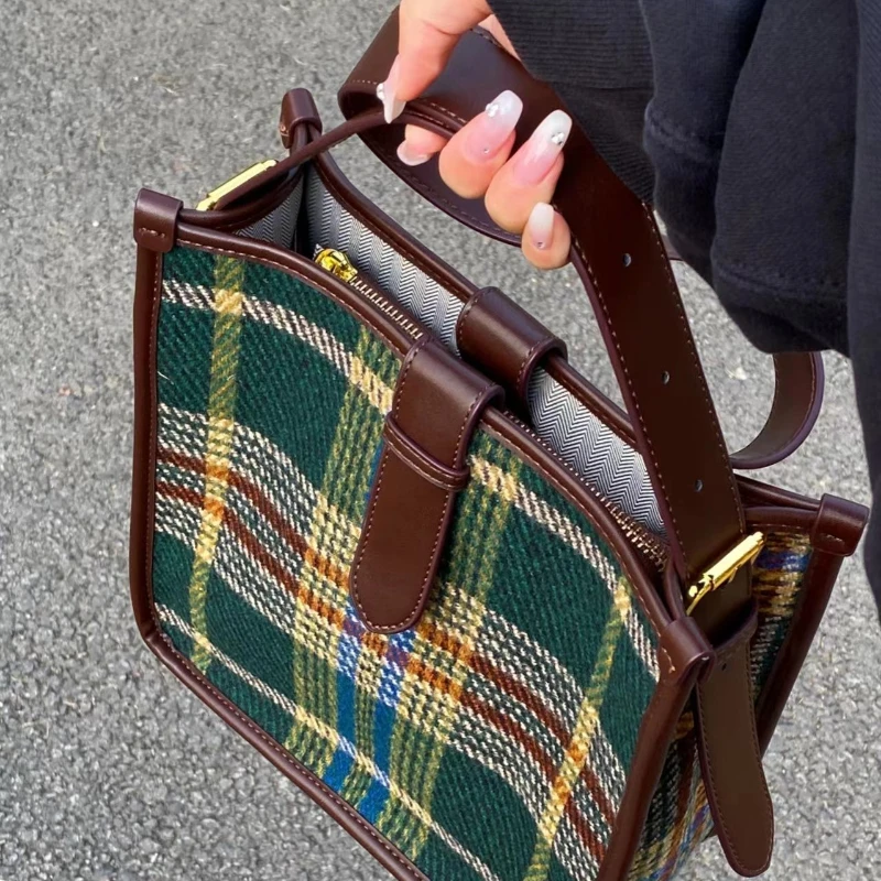 Модные клетчатые сумки на плечо для женщин, Дамские кошельки и сумочки в ретро стиле, повседневные маленькие квадратные мессенджеры для женщин
Модные клетчатые сумки на плечо для женщин, Дамские кошельки и сумочки в ретро стиле, повседневные маленькие квадратные мессенджеры для женщин