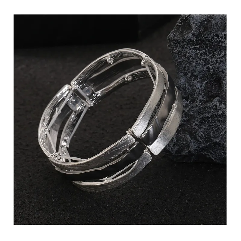 New Personalized Fashion Contrasting Alloy Bracelet Premium Versatile Elastic Rope Unisex Bracelet
New Personalized Fashion Contrasting Alloy Bracelet Premium Versatile Elastic Rope Unisex Bracelet