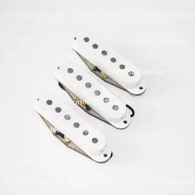 Classic single-coil electric guitar pickup set
Classic single-coil electric guitar pickup set