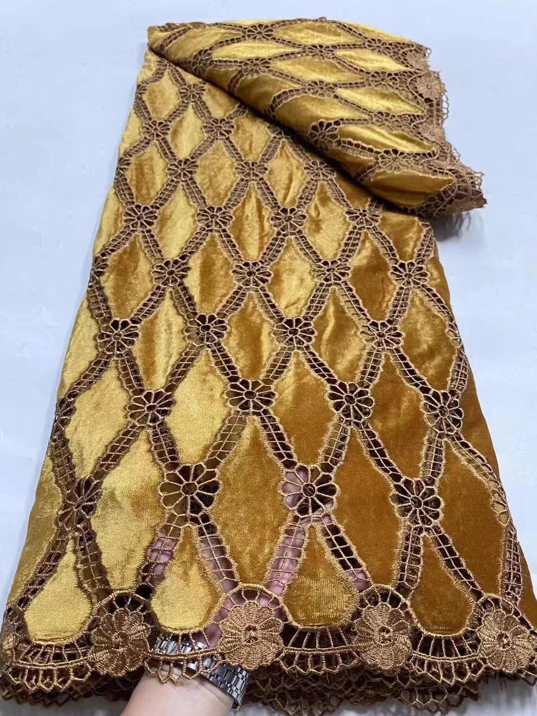 French Velvet Sequins Lace Fabric 2024 High Quality Nigerian African Guipure Lace Fabric With Sequins For Party Dress
French Velvet Sequins Lace Fabric 2024 High Quality Nigerian African Guipure Lace Fabric With Sequins For Party Dress