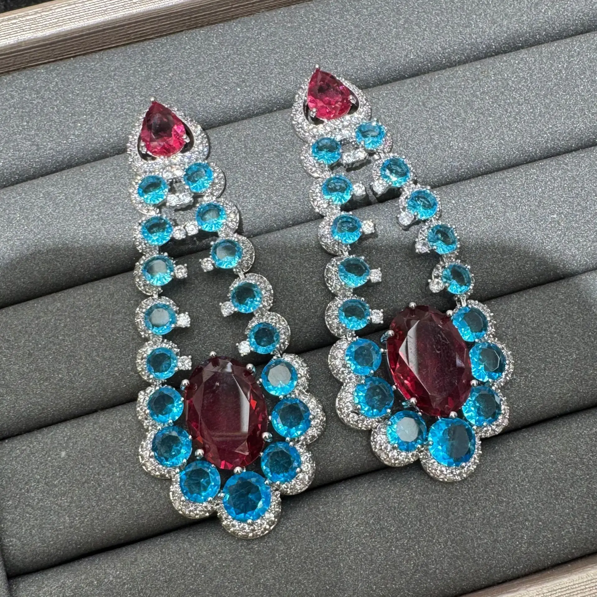 unique fashion earrings for women shiny cubic zirconia blue green white champagne oval cut out dangling earrings party gift
unique fashion earrings for women shiny cubic zirconia blue green white champagne oval cut out dangling earrings party gift