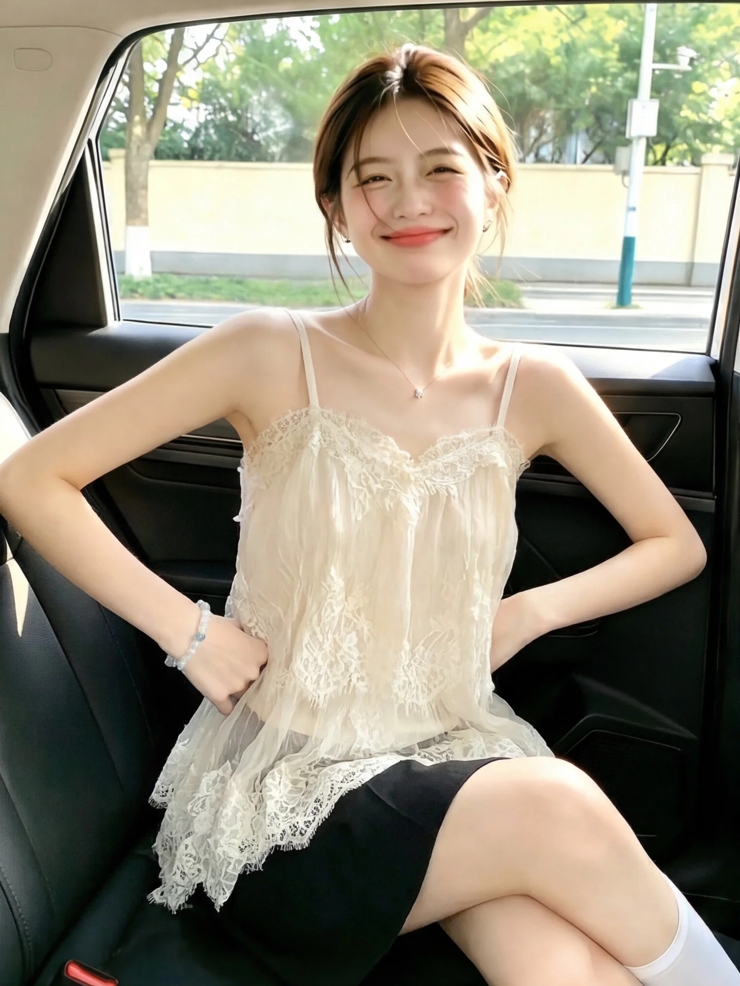 Charming Unique Lace Trim Splice Sleeveless Shoulder Bared Women's Top Elegant Design Summer Fashion Sweet Style Loose Fit
Charming Unique Lace Trim Splice Sleeveless Shoulder Bared Women's Top Elegant Design Summer Fashion Sweet Style Loose Fit