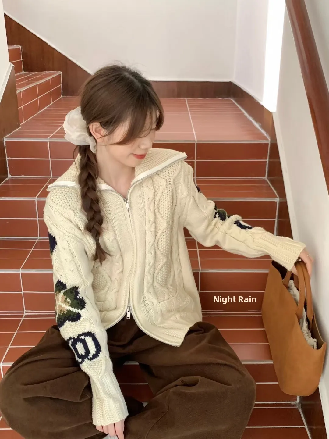 Женский вязаный кардиган, свитер, пальто с двойным воротником на молнии, шерстяная верхняя одежда с бриллиантами, повседневная свободная посадка, теплая мода
Женский вязаный кардиган, свитер, пальто с двойным воротником на молнии, шерстяная верхняя одежда с бриллиантами, повседневная свободная посадка, теплая мода