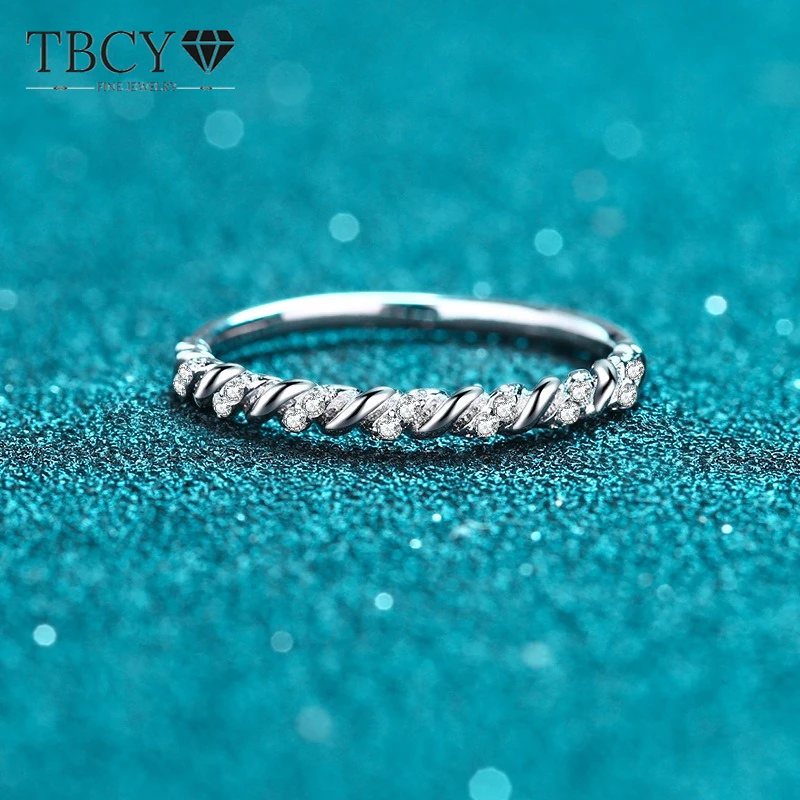 TBCYD 0.56ct Moissanite Ring Crossover Half Eternity Design Rings S925 Sterling Silver Diamond for Woman Ring
TBCYD 0.56ct Moissanite Ring Crossover Half Eternity Design Rings S925 Sterling Silver Diamond for Woman Ring