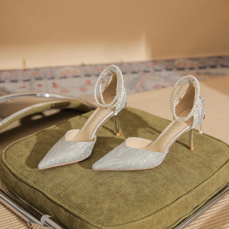 Туфли-лодочки Bloomsteps на тонком каблуке, весна 2026, новые, с острым носком, серебристые, с кристаллами, свадебные, с жемчужным ремешком
Туфли-лодочки Bloomsteps на тонком каблуке, весна 2026, новые, с острым носком, серебристые, с кристаллами, свадебные, с жемчужным ремешком