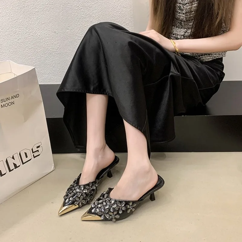 Pointed Toe Stiletto High Heel Baotou Half Drag Summer New Rhinestone Flower Fairy Wind Metal Head Cold Slippers Outside Wear
Pointed Toe Stiletto High Heel Baotou Half Drag Summer New Rhinestone Flower Fairy Wind Metal Head Cold Slippers Outside Wear