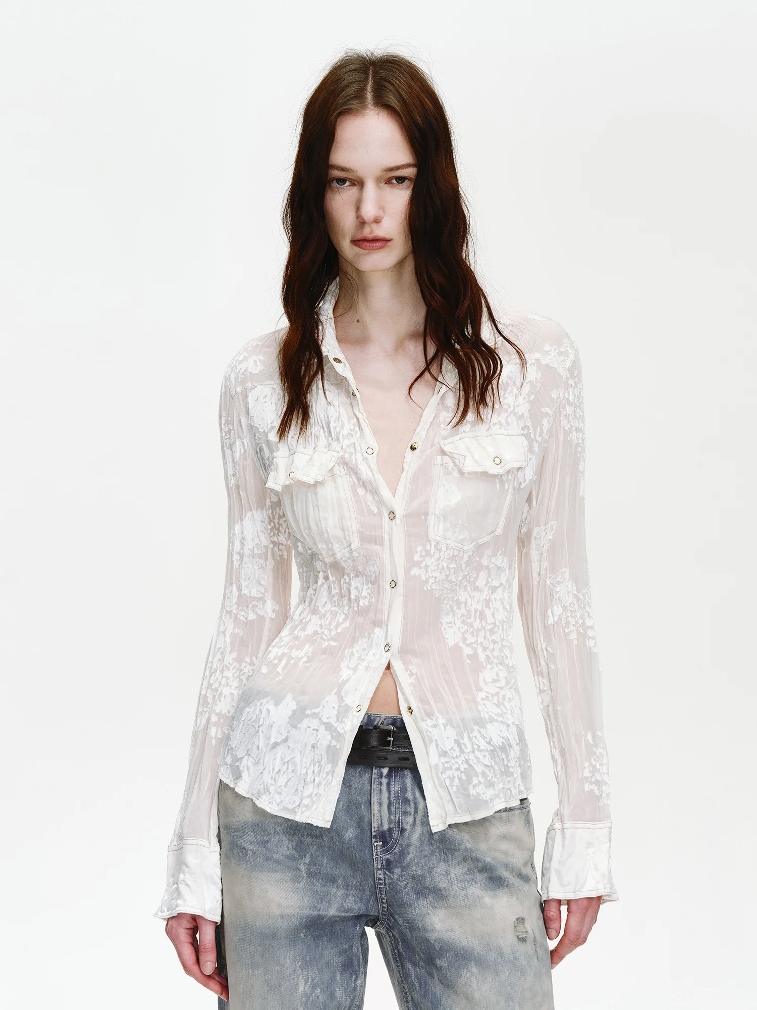 Дышащая, приятная для кожи, облегающая женская рубашка с длинным рукавом, с плиссировкой, с цветочным узором, с текстурой в виде садовых фруктов, для делового стиля.
Дышащая, приятная для кожи, облегающая женская рубашка с длинным рукавом, с плиссировкой, с цветочным узором, с текстурой в виде садовых фруктов, для делового стиля.