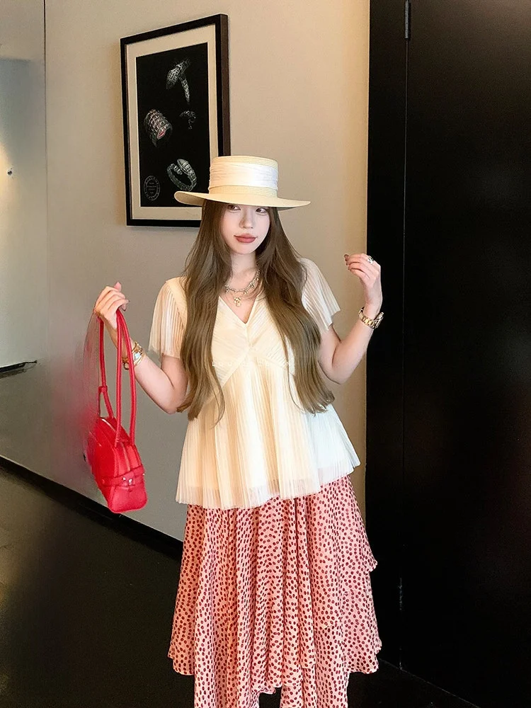 LUU Cherry V-neck Short Heavy Embellished Ruffle Sleeveless Women's Spring Summer Loose Fit Casual Style Korean Fashion
LUU Cherry V-neck Short Heavy Embellished Ruffle Sleeveless Women's Spring Summer Loose Fit Casual Style Korean Fashion