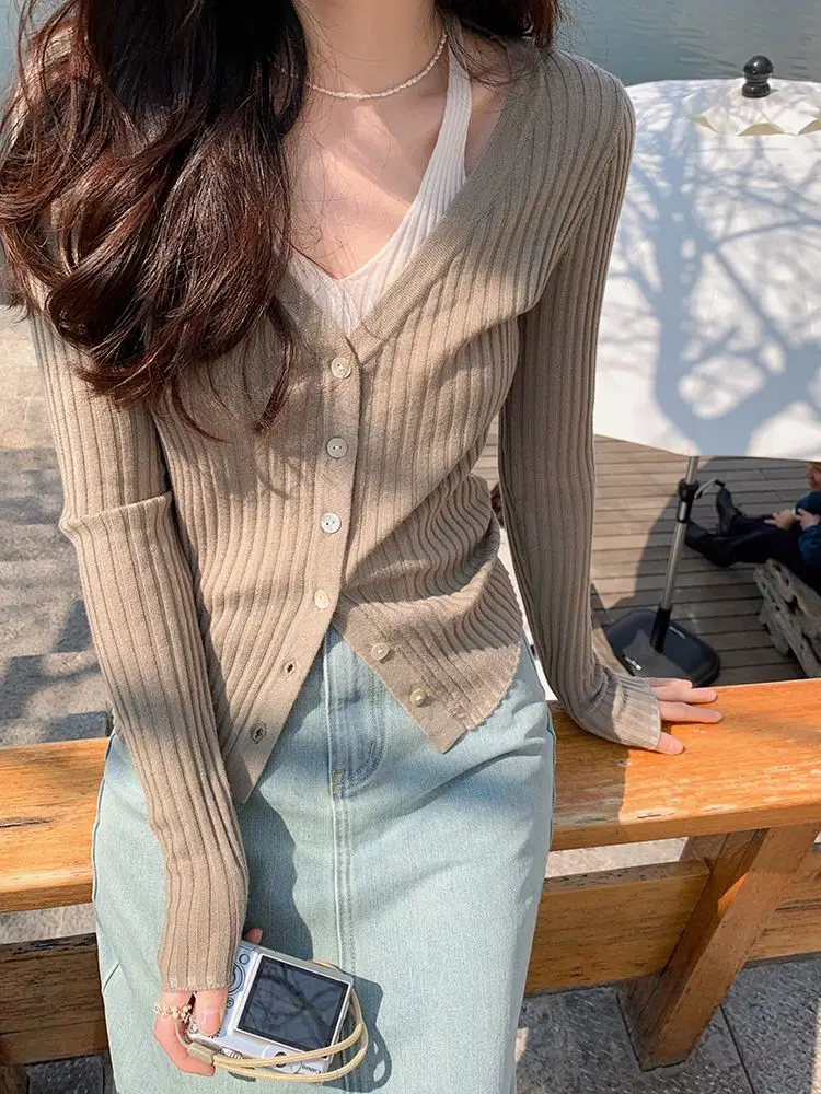 2023 Autumn V-Neck Knitted Cardigan Women Pure Color Casual Long Sleeve Slim Sweater Office Lady Y2k Crop Tops Female Korean
2023 Autumn V-Neck Knitted Cardigan Women Pure Color Casual Long Sleeve Slim Sweater Office Lady Y2k Crop Tops Female Korean