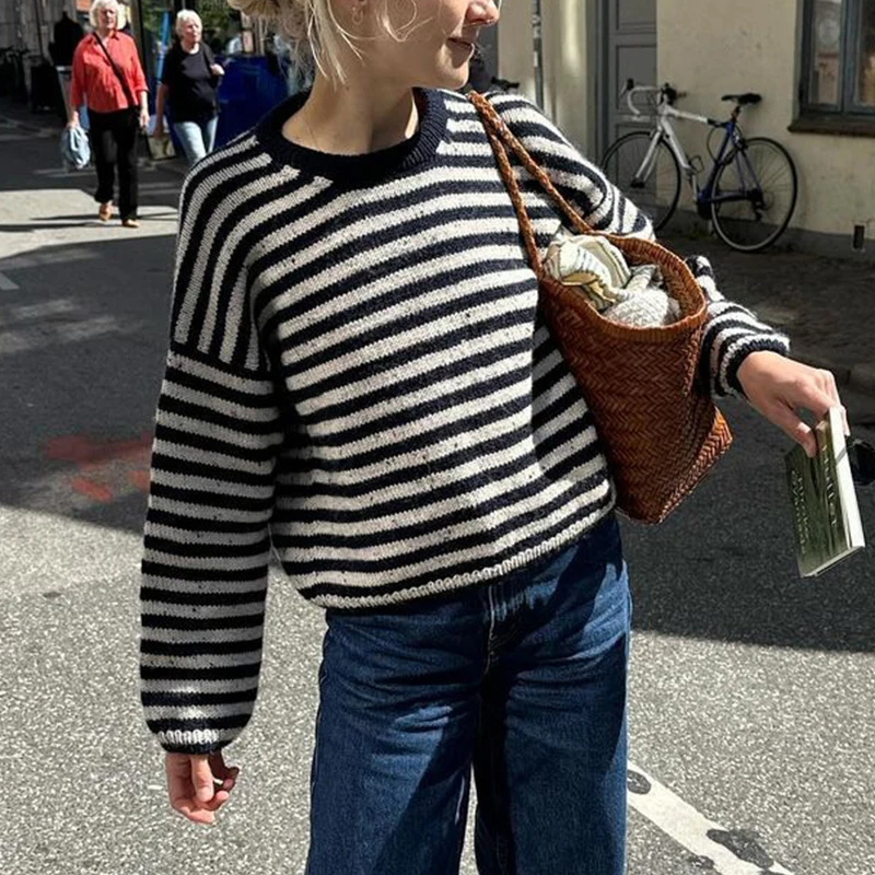 Women Minimalist Style Sweater Stripe Print High Street Retro Long Sleeve Pullovers Clothes Streetwear Vintage Knitwear Top Y2K
Women Minimalist Style Sweater Stripe Print High Street Retro Long Sleeve Pullovers Clothes Streetwear Vintage Knitwear Top Y2K
