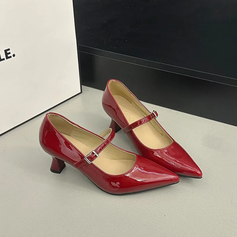 French Temperament Pointed-toe Mary Jane Shoes Women's Commuting Retro High-end Sense Minimalist Block Heel Single Shoes
French Temperament Pointed-toe Mary Jane Shoes Women's Commuting Retro High-end Sense Minimalist Block Heel Single Shoes