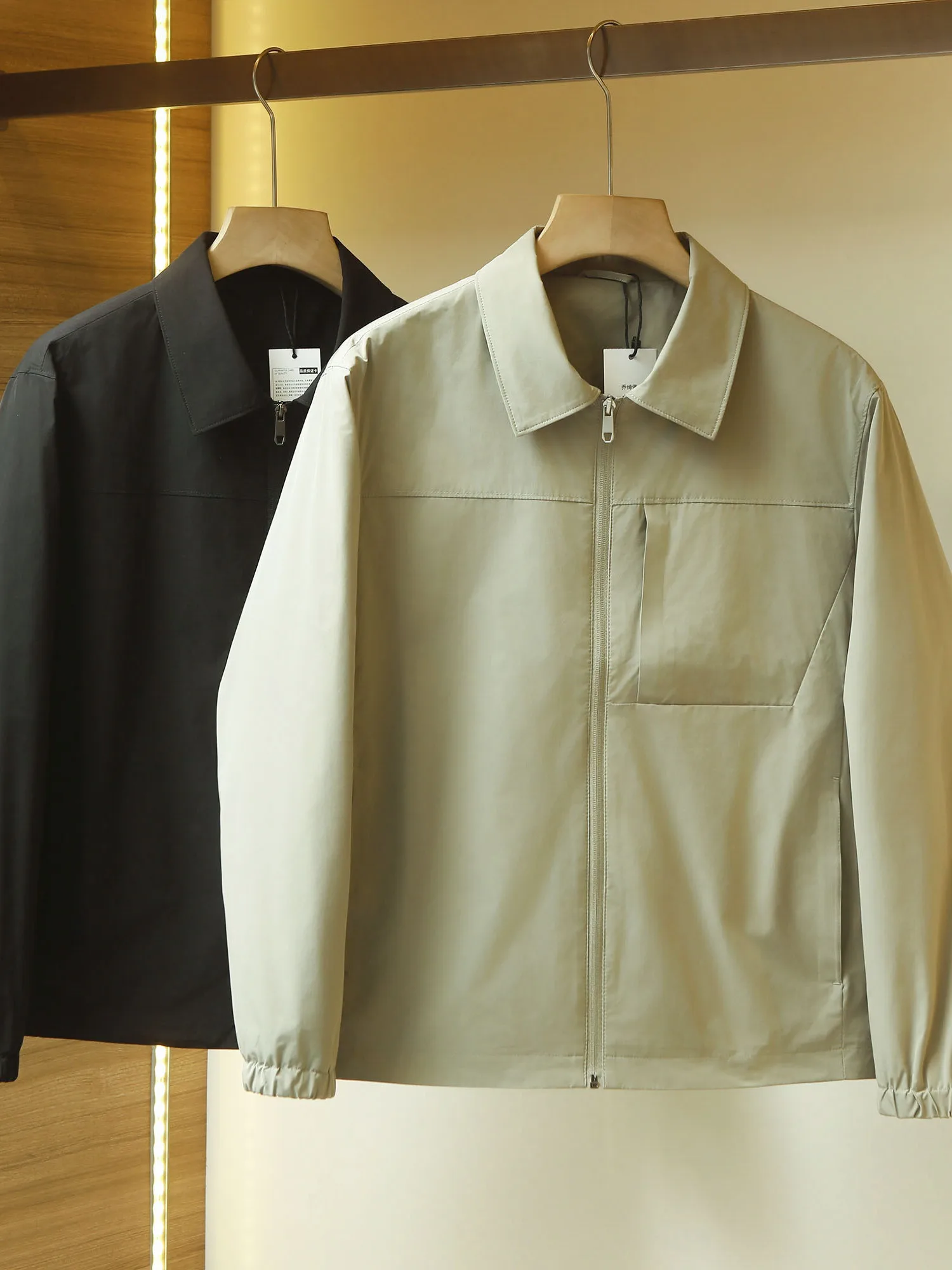 Smooth Anti-Wrinkle Spring Men's Casual Flip-Collar Jacket Breathable Lightweight Business Outerwear Comfortable Fashionable
Smooth Anti-Wrinkle Spring Men's Casual Flip-Collar Jacket Breathable Lightweight Business Outerwear Comfortable Fashionable