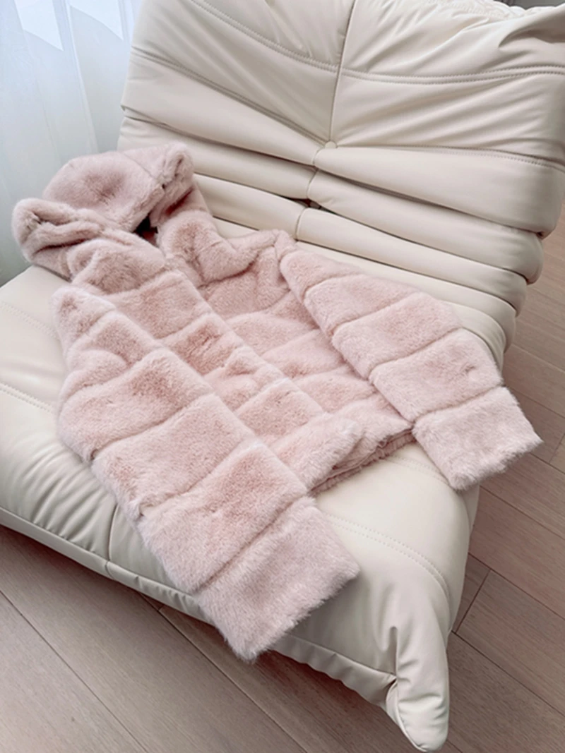 Экологичная розовая куртка из искусственного меха для женщин, повседневный крой, прямой подол, с капюшоном, из полиэстера
Экологичная розовая куртка из искусственного меха для женщин, повседневный крой, прямой подол, с капюшоном, из полиэстера